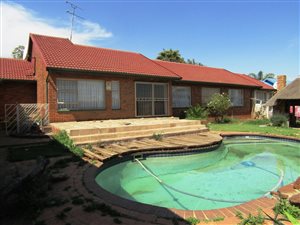 4 Bed House in Edelweiss