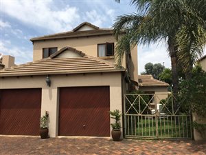 4 Bed Townhouse in Centurion Golf Estate