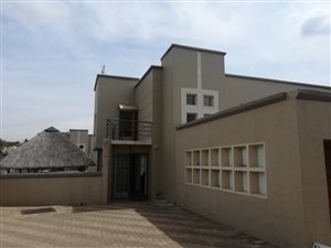 4 Bed Duplex in Oakdene