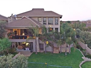4 Bed Townhouse in Kiepersol