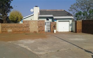 3 Bedroom House in Protea North