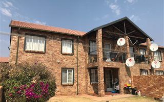 2 Bedroom Townhouse in Die Hoewes