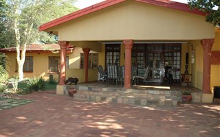 9 Bedroom House in Monavoni AH