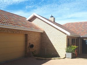 4 Bed House in Dana Bay