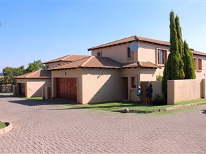 3 Bed Cluster in Country View