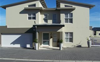 4 Bedroom House in Sunset Estate