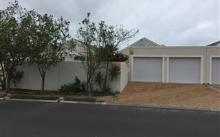 2 Bedroom House in Sunningdale