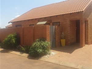 2 Bed House in Montana Park