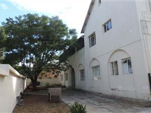 6 Bed Apartment in Cradock
