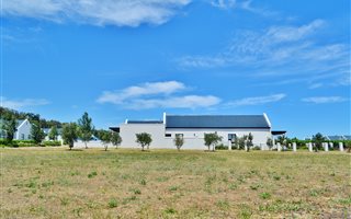 612 m² Land available in Croydon