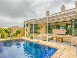 3 Bedroom House in Weybridge Park