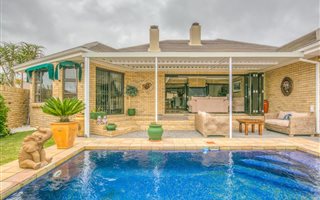 3 Bedroom House in Weybridge Park