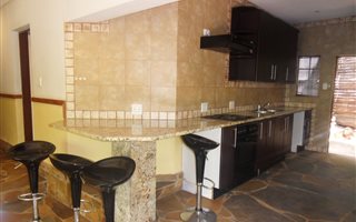 2 Bedroom Garden Cottage in Randburg Central