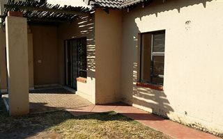 3 Bedroom Flat in Cashan