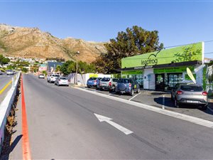 185 m² Commercial space in Gordons Bay Central