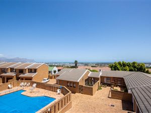 2 Bed Townhouse in Die Wingerd