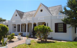 1500 m² Commercial space in Strand South