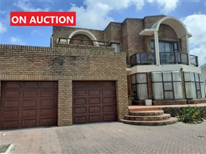 6 Bed House in Rylands
