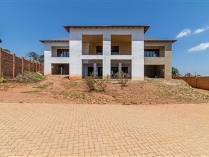 6 Bed House in Heuningklip