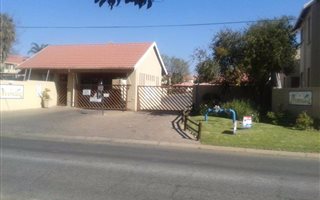 2 Bedroom Townhouse in Glen Marais