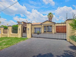 4 Bed House in Florida Lake