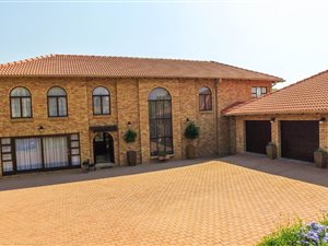 4 Bed House in Pebble Rock