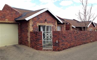 2 Bedroom Townhouse in Kiepersol