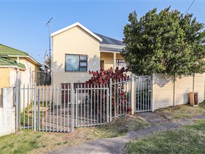 10 Bed House in Southernwood