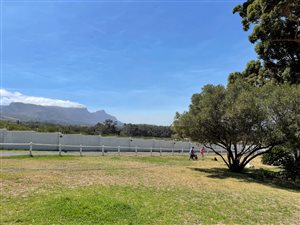 950 m² Land available in Zwaanswyk