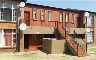 2 Bedroom Apartment in Laser Park