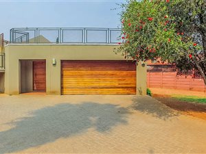 3 Bed House in Rooihuiskraal North