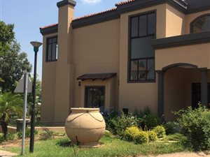 5 Bed House in Blue Valley Golf Estate