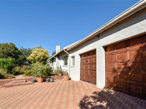 5 Bed House in Weltevreden Park