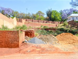 745 m² Land available in Nieuw Muckleneuk