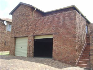 3 Bed Apartment in Elandspark