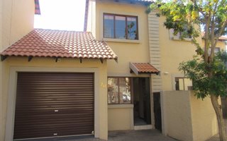 2 Bedroom Townhouse in Mooikloof Equestrian Estate