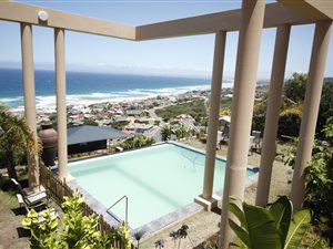 6 Bed House in Glentana