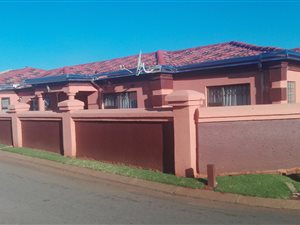 3 Bed House in Vosloorus South