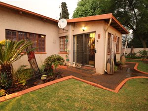 4 Bed House in Comet