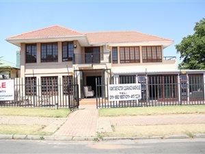 800 m² Commercial space in Krugersdorp West