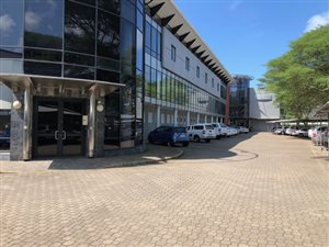 1142 m² Office Space in Springfield Park
