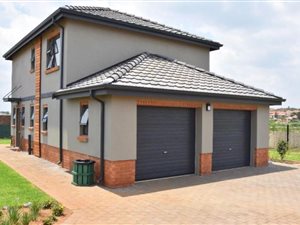 4 Bedroom House in Clayville