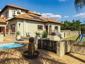 4 Bed House in Pebble Rock