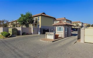 2 Bedroom Apartment in Moffat View