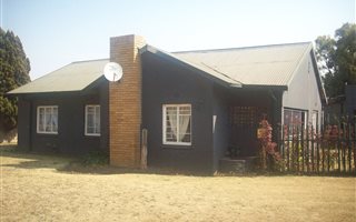 3 Bedroom House in Vanderbijlpark CW6