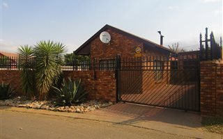 3 Bedroom House in Lotus Gardens