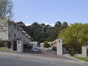 3 Bed Townhouse in Parel Vallei