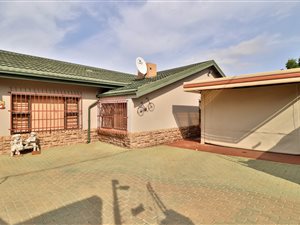 4 Bed Townhouse in Kloofsig