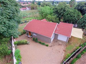 2 Bed House in Weltevreden Park