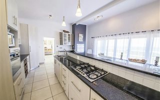 4 Bedroom House in Cape St Francis